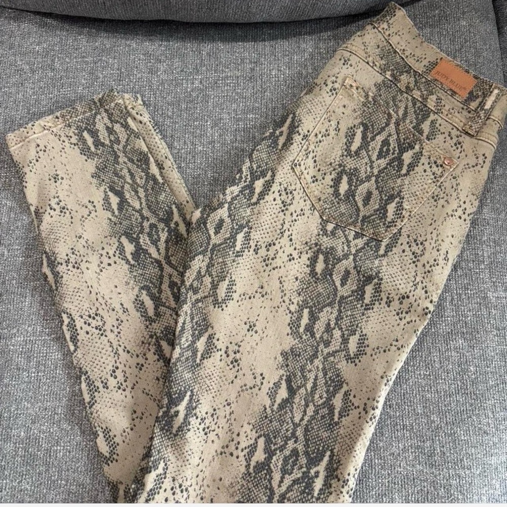 Judy Blue Tan Snake Print Skinny Jeans 7